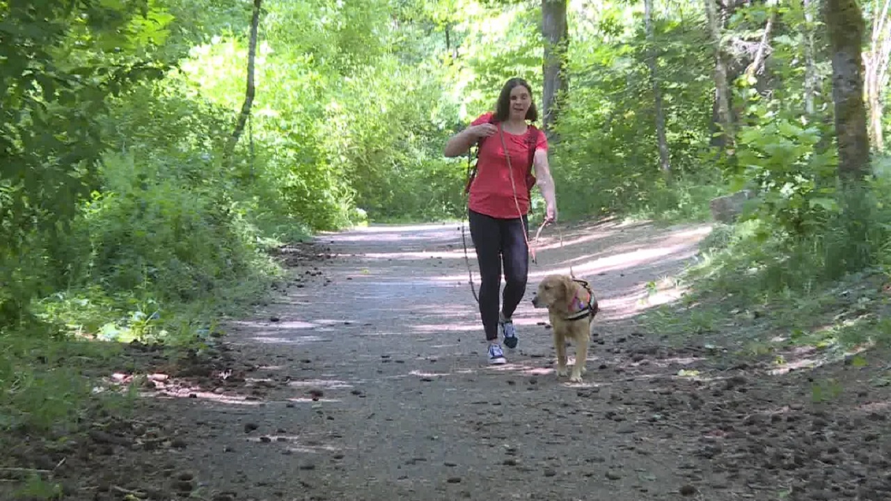 Donna con il Golden Retriever