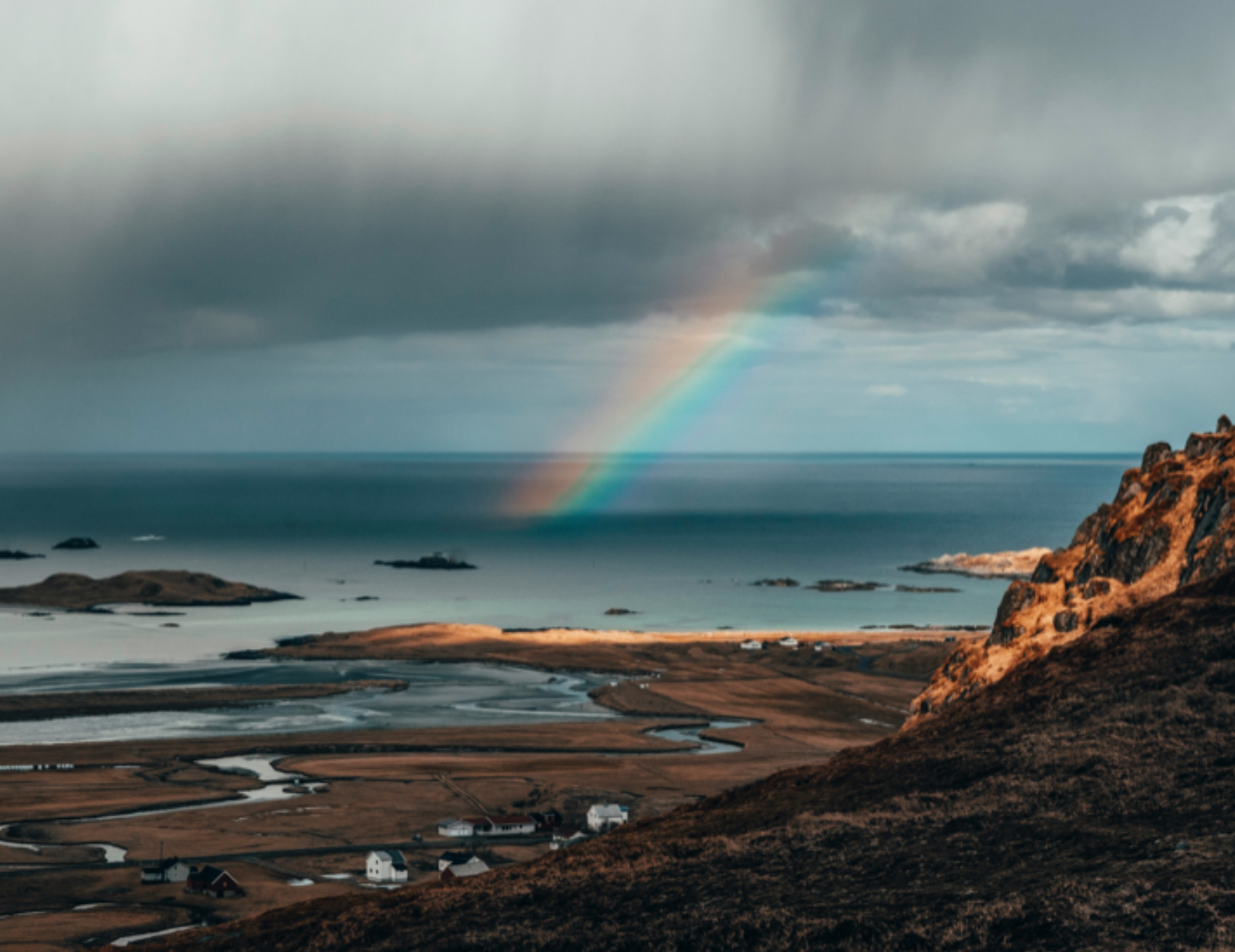 Arcobaleno e mare