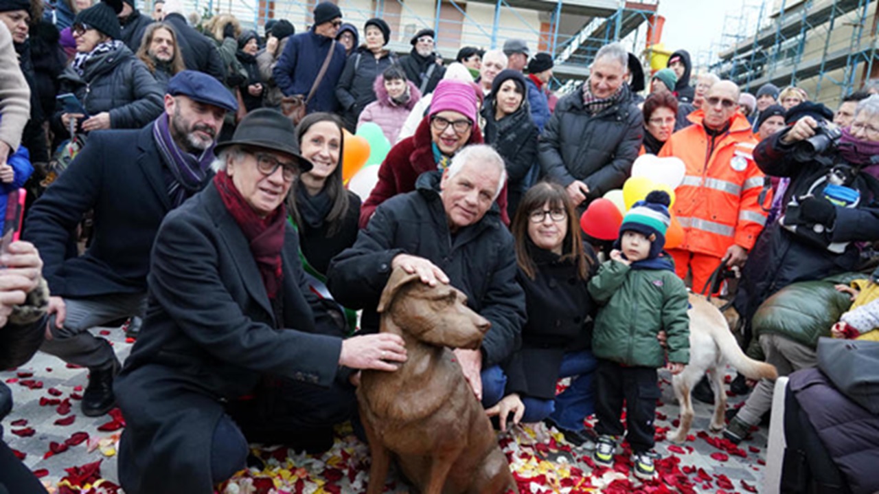 Statua dedicata al cane